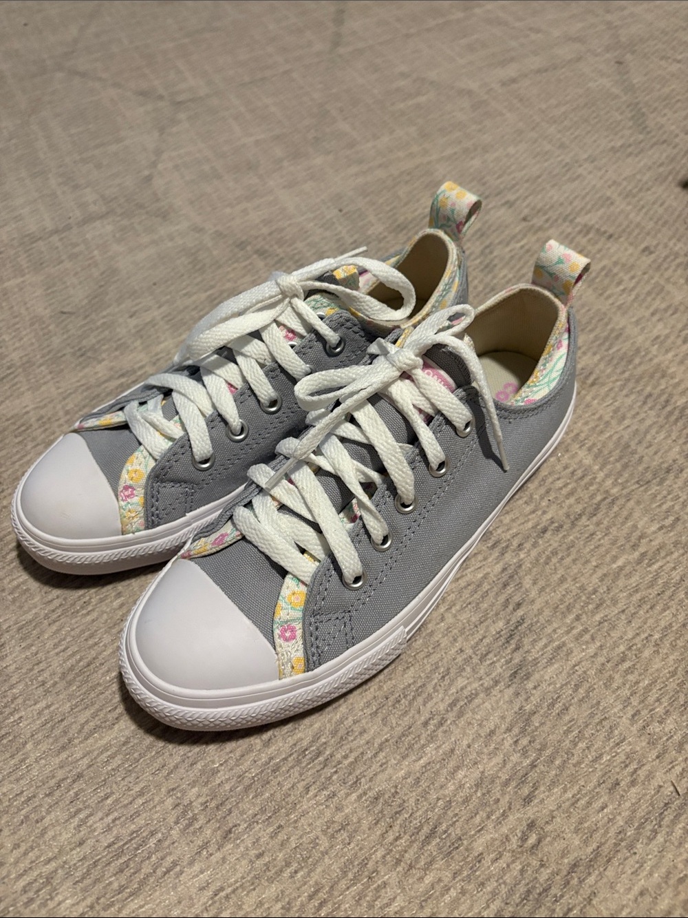 Kids Gray Converse low tops with Floral Trim